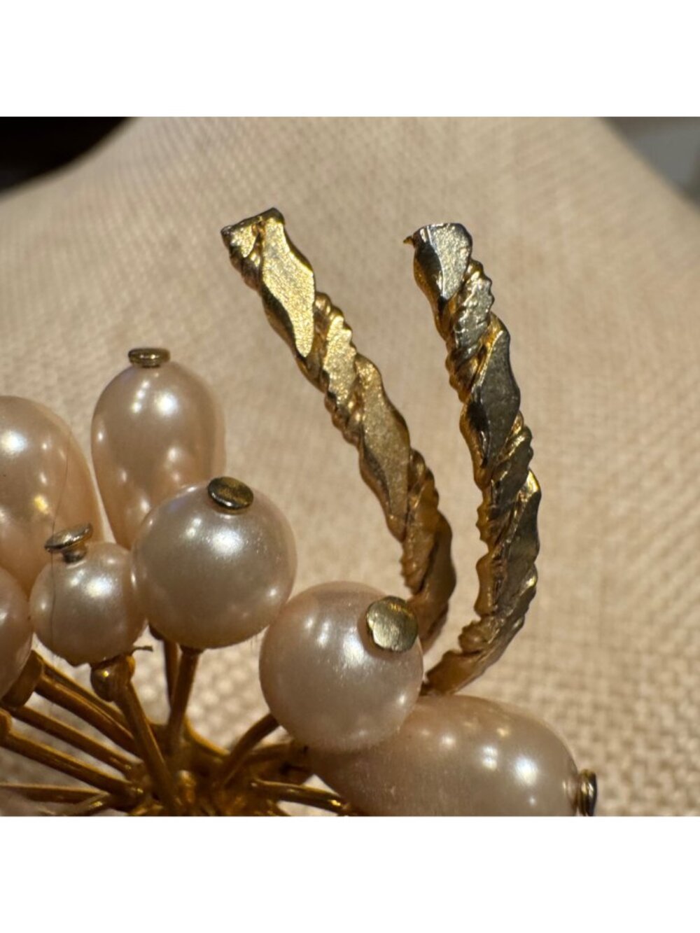 Vintage Pearl Cluster Leaf Brooch 4” Creamy Faux Pearl Large Pin Gold Tone - Picture 5 of 11